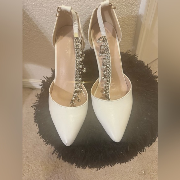 Heels “7/8 White with neck accent - Picture 14 of 16